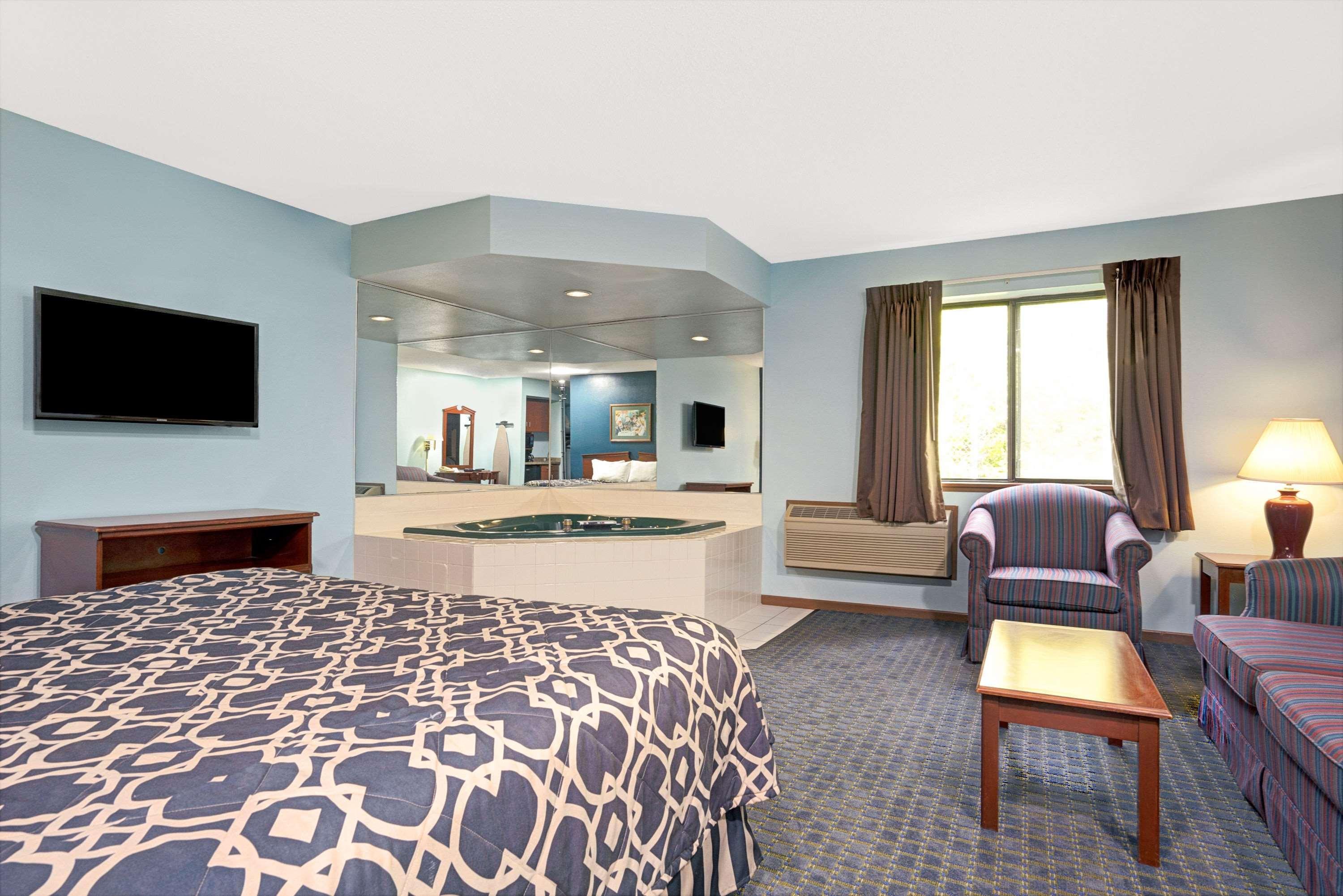 Super 8 By Wyndham Hudson Hotell Eksteriør bilde
