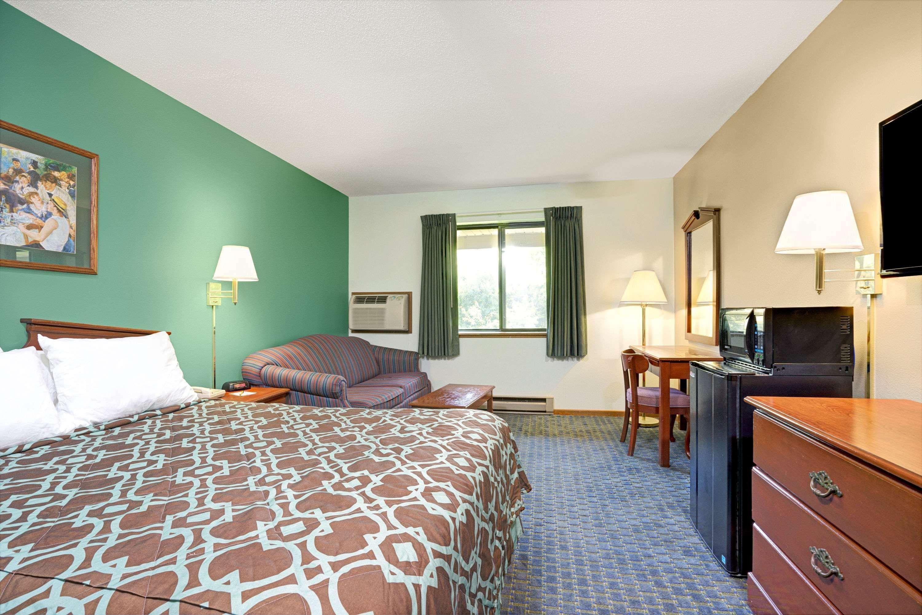 Super 8 By Wyndham Hudson Hotell Eksteriør bilde