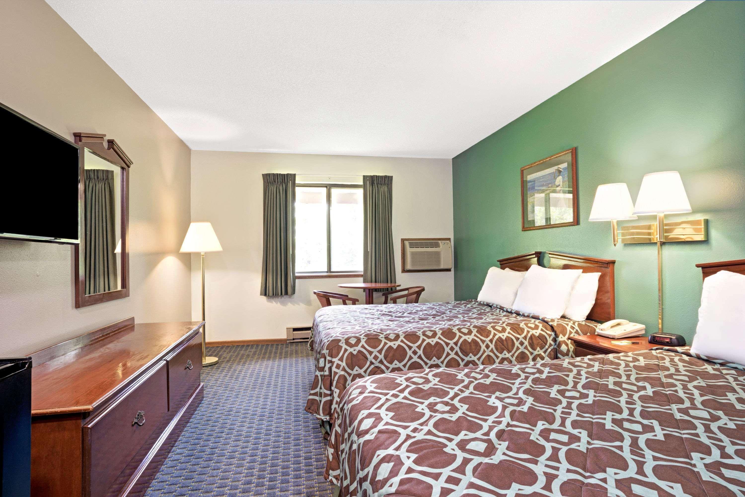 Super 8 By Wyndham Hudson Hotell Eksteriør bilde
