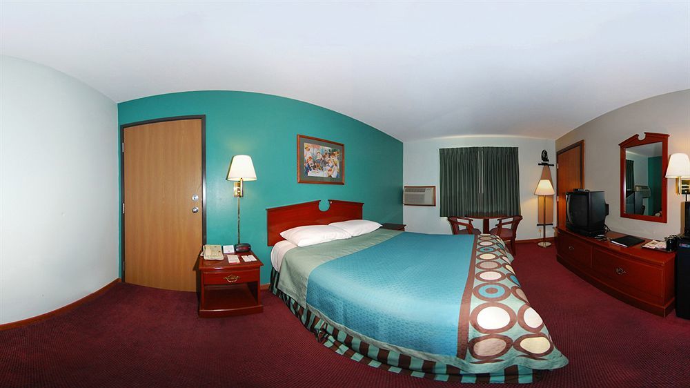 Super 8 By Wyndham Hudson Hotell Eksteriør bilde
